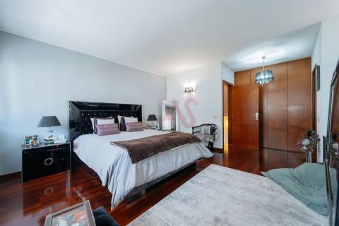 Moradia T3 em Condomínio Fechado com Piscina – Nogueira e Silva Escura, Maia