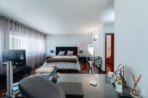 Moradia T3 em Condomínio Fechado com Piscina – Nogueira e Silva Escura, Maia