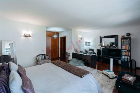 Moradia T3 em Condomínio Fechado com Piscina – Nogueira e Silva Escura, Maia