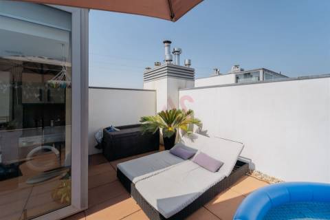 Moradia T3 em Condomínio Fechado com Piscina – Nogueira e Silva Escura, Maia