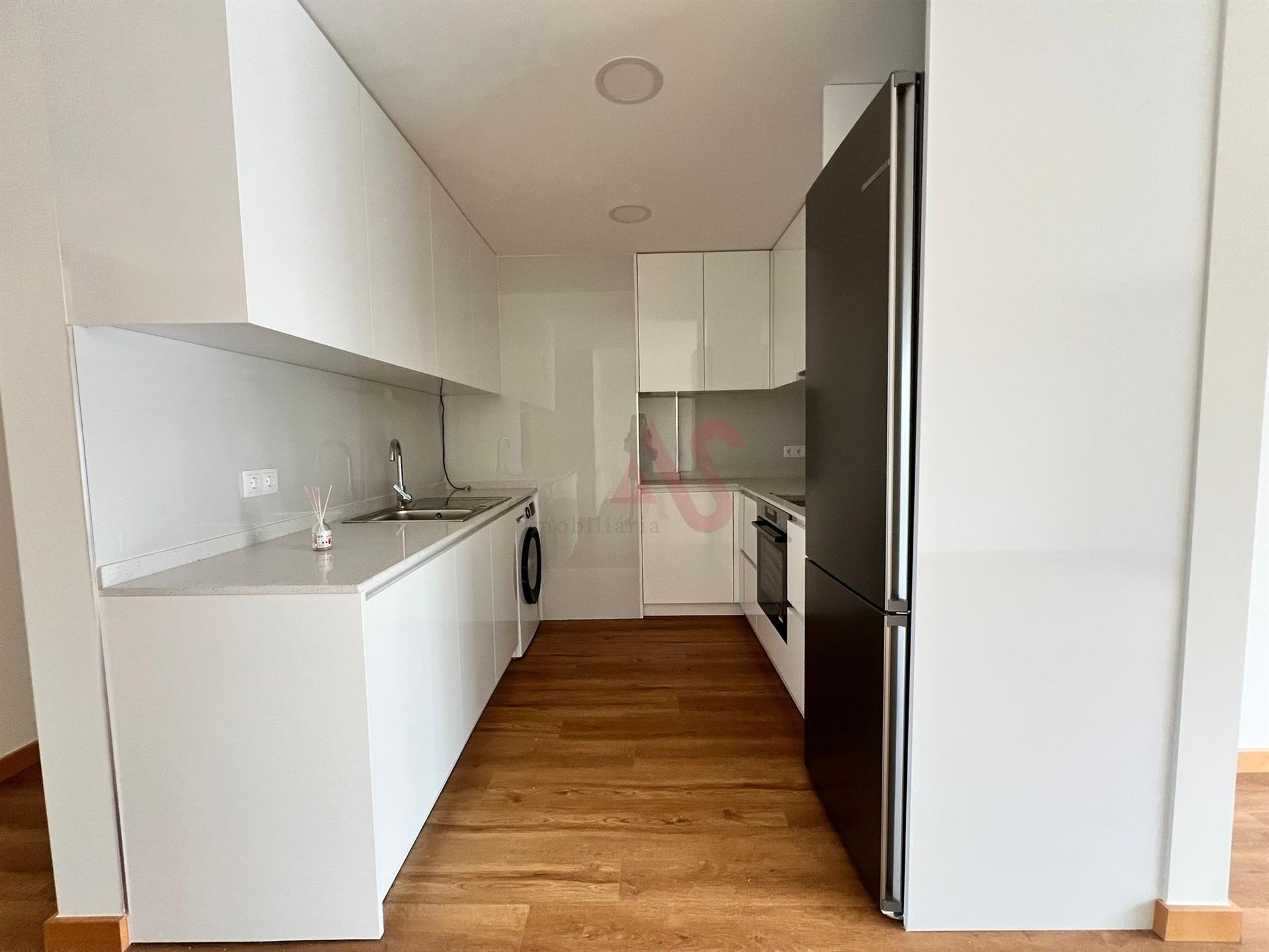 Apartamento T3 com terraço e vista mar em Matosinhos