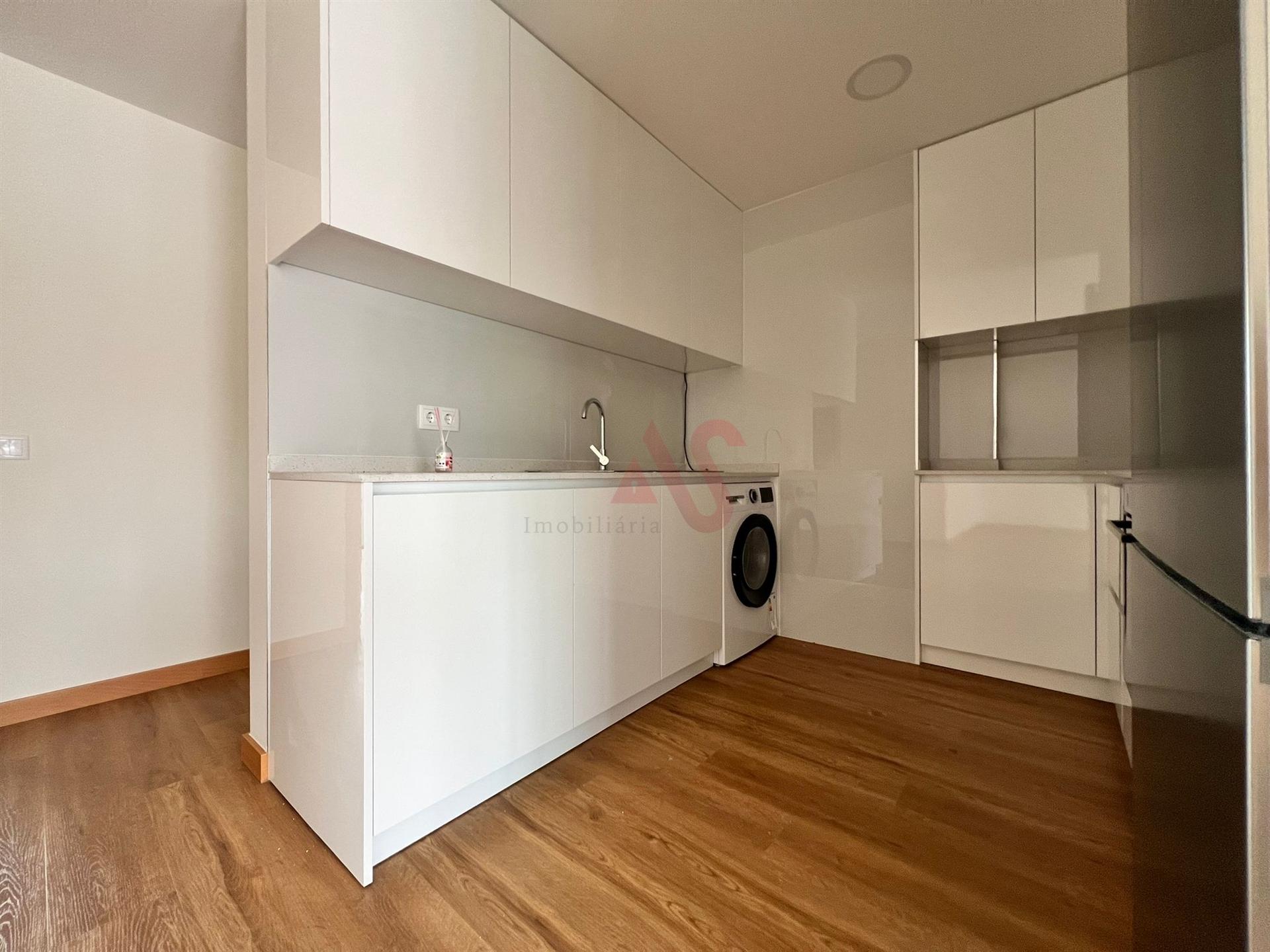 Apartamento T3 com terraço e vista mar em Matosinhos