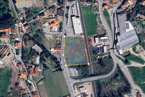 Terreno com 6.715 m² para Construção de Prédio com 3 Andares em Infias, Vizela
