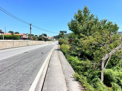Terreno com 6.715 m² para Construção de Prédio com 3 Andares em Infias, Vizela