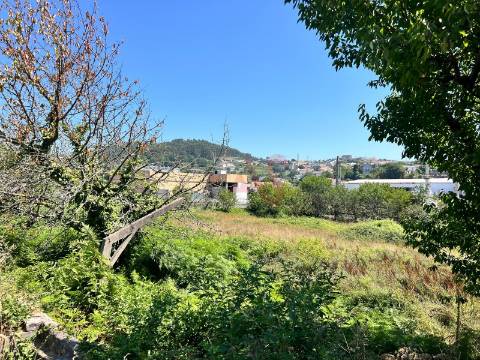 Terreno com 6.715 m² para Construção de Prédio com 3 Andares em Infias, Vizela