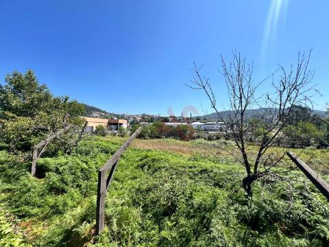 Terreno com 6.715 m² para Construção de Prédio com 3 Andares em Infias, Vizela