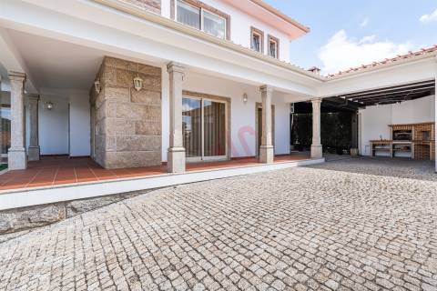 Moradia T3 de Luxo com Jardim e Espaço Exterior em Idães, Felgueiras
