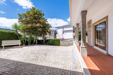 Moradia T3 de Luxo com Jardim e Espaço Exterior em Idães, Felgueiras