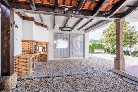 Moradia T3 de Luxo com Jardim e Espaço Exterior em Idães, Felgueiras