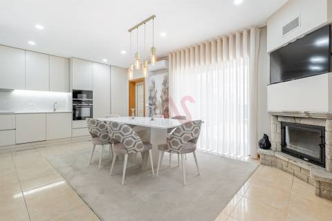 Moradia T3 de Luxo com Jardim e Espaço Exterior em Idães, Felgueiras