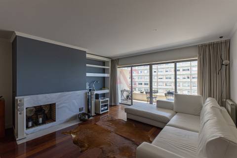 Apartamento T3 para arrendar com Vista Mar em Matosinhos – Frente à Praia