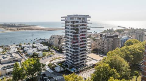 Apartamento T2 NOVO de LUXO no Miramar Tower no Porto