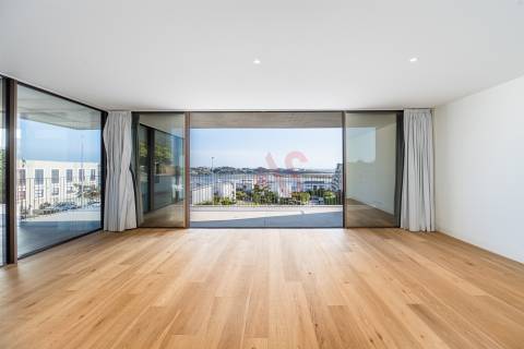 Apartamento T2 NOVO de LUXO no Miramar Tower no Porto