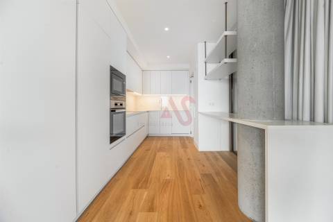 Apartamento T2 NOVO de LUXO no Miramar Tower no Porto