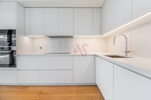 Apartamento T2 NOVO de LUXO no Miramar Tower no Porto