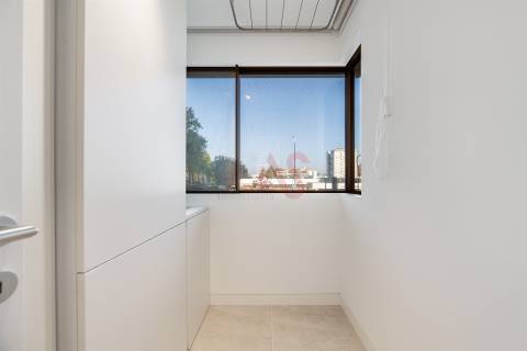 Apartamento T2 NOVO de LUXO no Miramar Tower no Porto