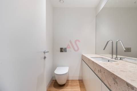 Apartamento T2 NOVO de LUXO no Miramar Tower no Porto