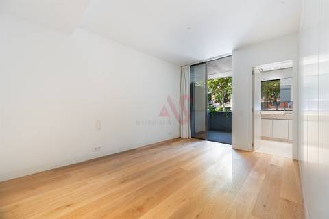 Apartamento T2 NOVO de LUXO no Miramar Tower no Porto