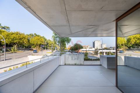 Apartamento T2 NOVO de LUXO no Miramar Tower no Porto