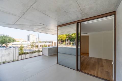 Apartamento T2 NOVO de LUXO no Miramar Tower no Porto