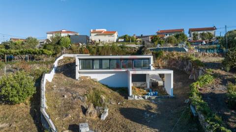 Moradia T3 em Construção com Piscina – Roriz, Santo Tirso