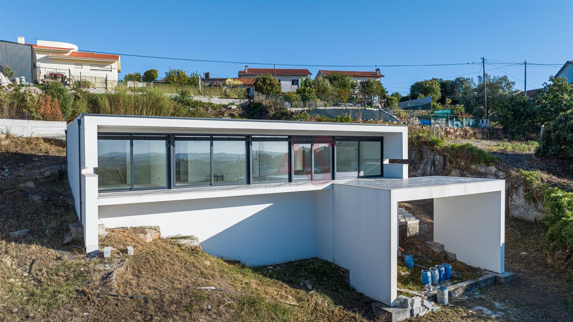 Moradia T3 em Construção com Piscina – Roriz, Santo Tirso