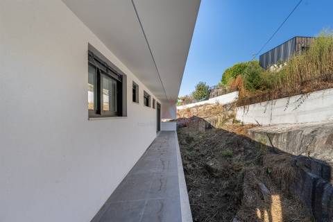 Moradia T3 em Construção com Piscina – Roriz, Santo Tirso