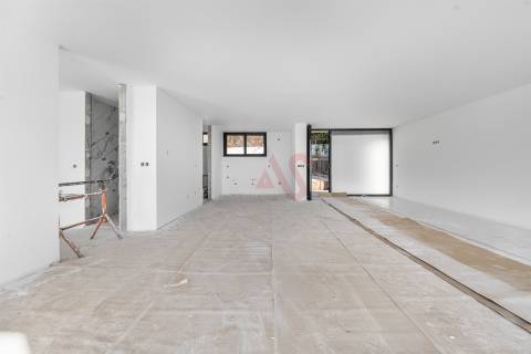Moradia T3 em Construção com Piscina – Roriz, Santo Tirso