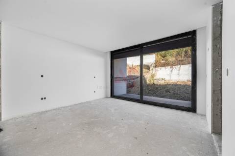 Moradia T3 em Construção com Piscina – Roriz, Santo Tirso