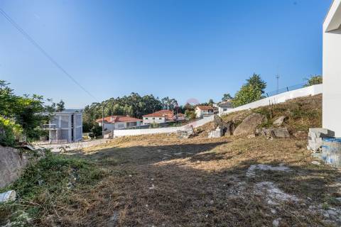 Moradia T3 em Construção com Piscina – Roriz, Santo Tirso