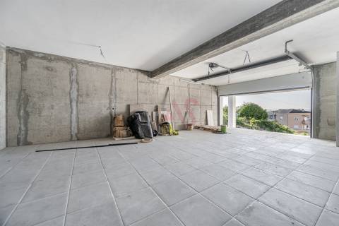 Moradia T3 em Construção com Piscina – Roriz, Santo Tirso