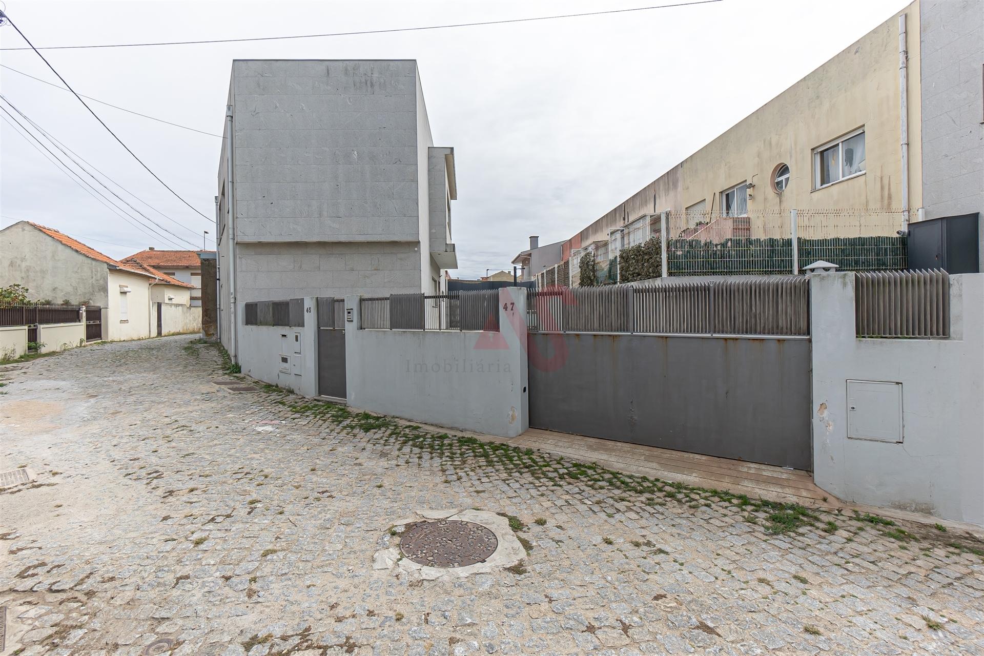 Moradia T3 em Matosinhos – Espaço, Conforto e Localização!