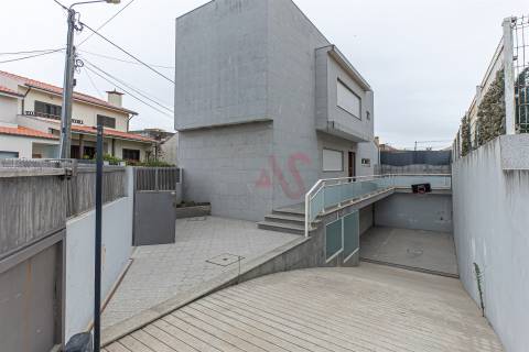 Moradia T3 em Matosinhos – Espaço, Conforto e Localização!