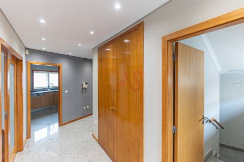 Moradia T3 em Matosinhos – Espaço, Conforto e Localização!