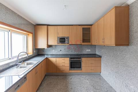 Moradia T3 em Matosinhos – Espaço, Conforto e Localização!