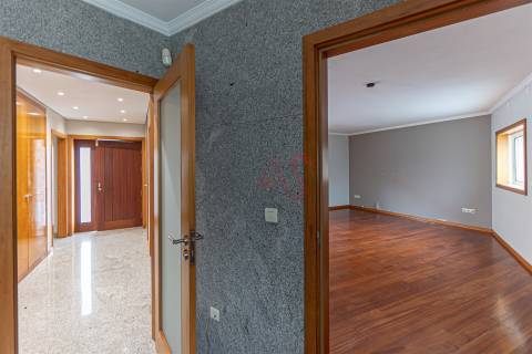 Moradia T3 em Matosinhos – Espaço, Conforto e Localização!