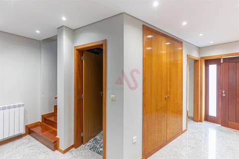 Moradia T3 em Matosinhos – Espaço, Conforto e Localização!