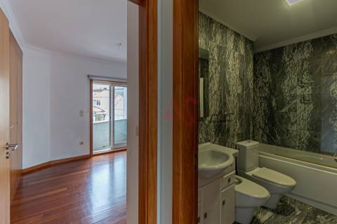 Moradia T3 em Matosinhos – Espaço, Conforto e Localização!