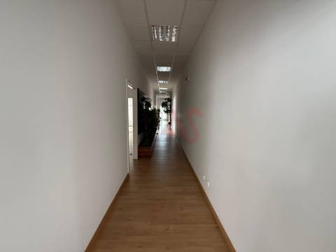 Escritório em Ermesinde, Valongo com 4 lugares de estacionamento