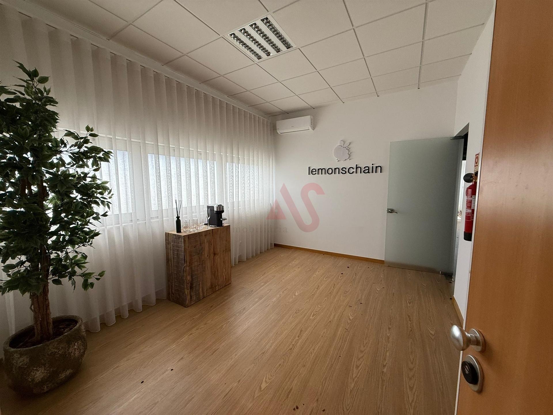 Escritório em Ermesinde, Valongo com 2 lugares de estacionamento