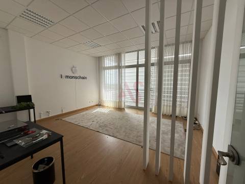 Escritório em Ermesinde, Valongo com 2 lugares de estacionamento