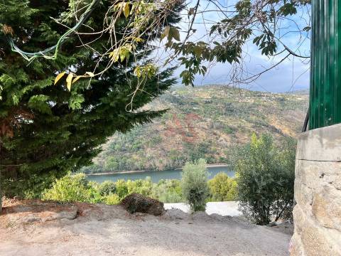 Moradia T3 em estilo Rústico em Oliveira do Douro, Cinfães