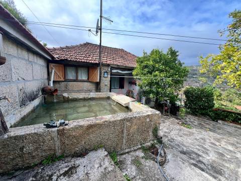 Moradia T3 em estilo Rústico em Oliveira do Douro, Cinfães