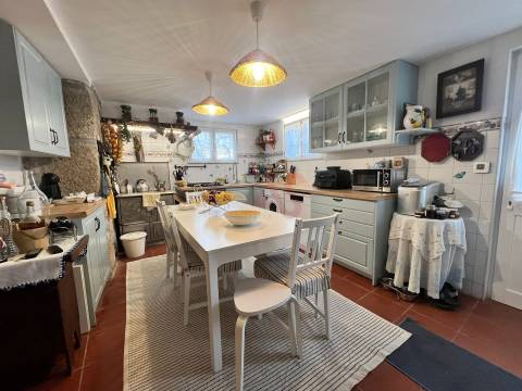 Moradia T3 em estilo Rústico em Oliveira do Douro, Cinfães