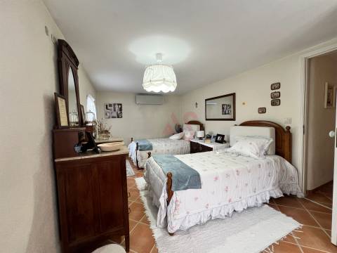 Moradia T3 em estilo Rústico em Oliveira do Douro, Cinfães