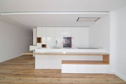 Apartamento T2 NOVO em Famões, Odivelas