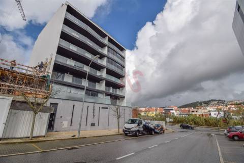 Apartamento T2 NOVO em Famões, Odivelas