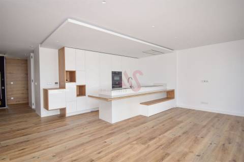 Apartamento T2 NOVO em Famões, Odivelas