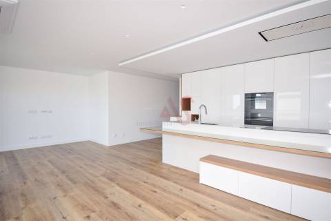 Apartamento T2 NOVO em Famões, Odivelas