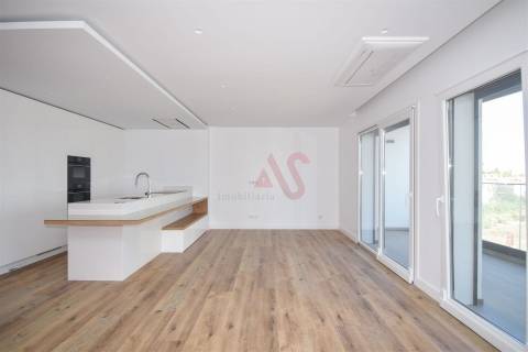 Apartamento T2 NOVO em Famões, Odivelas